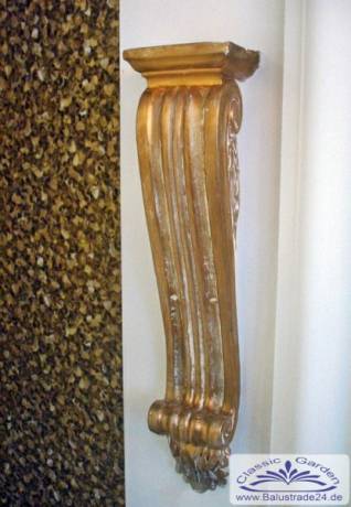 Wandkonsole mit Gold Verzierung